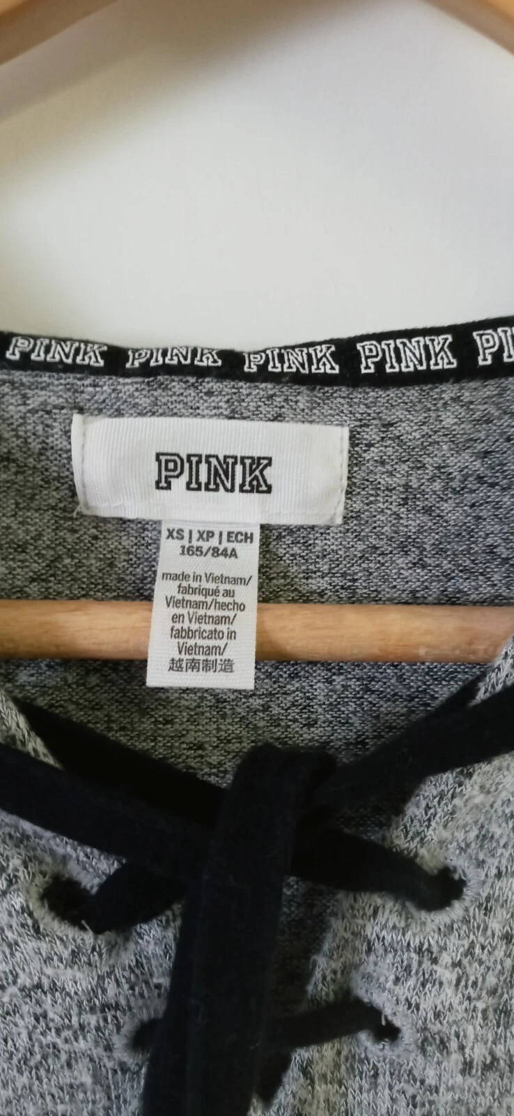 UNDERCOVER Felpa con cappuccio Victoria's Secret rosa cropped grigia taglia XS