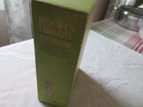 VTG 1961 Winnie the Pooh's Library A. A. Milne 4 Book Box Set w/ Dust Jackets - Picture 4 of 16