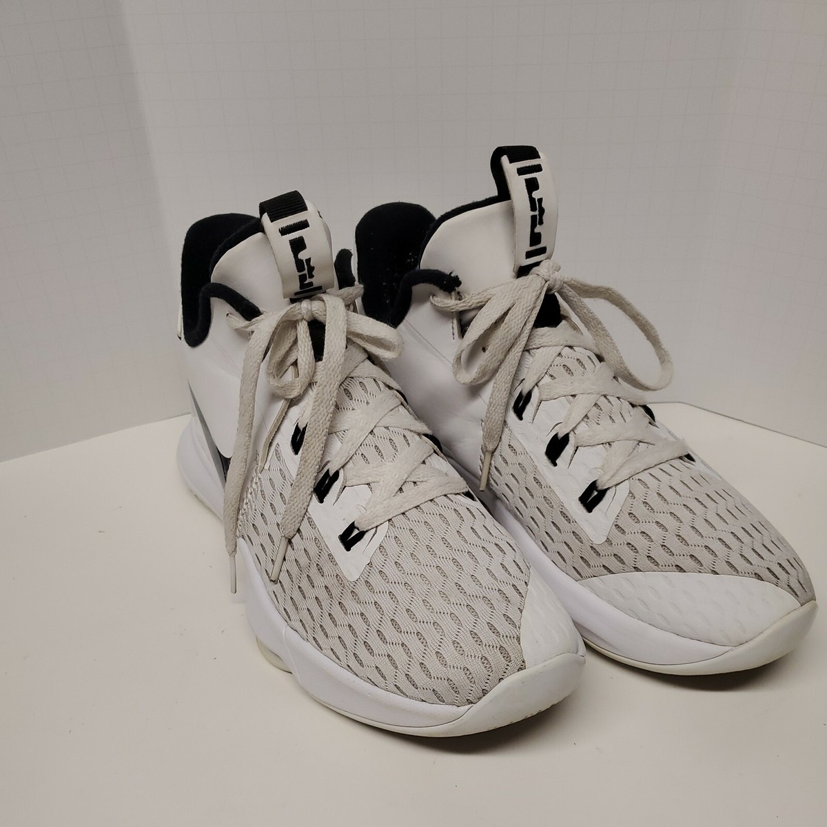 NEW Nike LeBron Witness 5 Air Zoom White Black Mens 11 Womens 12.5 Basketball Nike LeBron Witness 5 Pure Platinum Light Dew for Sale  main image 3