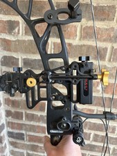 Elite Impulse 31 Compound Bow (Left Handed) Black RH Aluminum w/ Arrows & Quiver