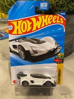 2025 Hot Wheels Peak Pursuit #192 Czinger 21C 1:64 Car Weiß Chromfelgen