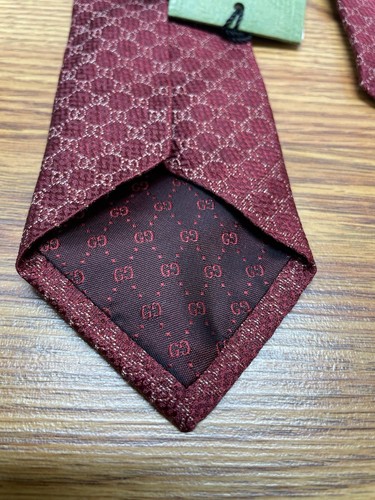 New Unused Gucci Neck Tie Red White GG Check 100%Silk With Tags Made in Italy - Picture 8 of 9