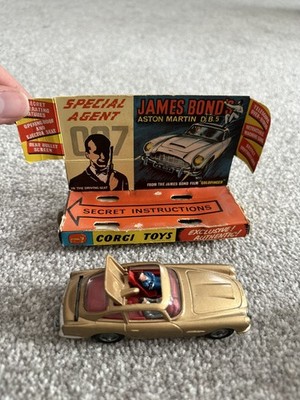Original Corgi 261 - James Bond's Aston Martin D.B.5 Boxed geöffnet Anleitung