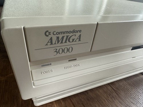 Commodore Amiga A3000 Pulpit z klawiaturą, myszką, dyskiem twardym, STAN KOLEKCJONERSKI - Zdjęcie 8 z 23