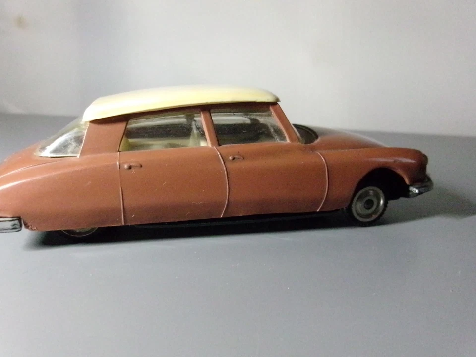 McGregor Politoys. Citroen DS 19    scale 1/41  Made in Mexico - Immagine 3 di 4