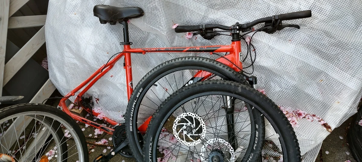 Mongoose villain 1 hotsell 2020 mountain bike