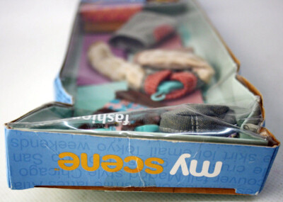 2003 MY SCENE MY CITY FASHION SCENE ACCESSORIES SET 2