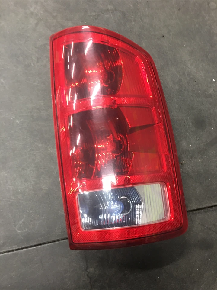 Задний фонарь со стороны пассажира 2002-Dodge Ram 1500 2500 3500 Eagle EyesCS172-B000R - Изображение 2 из 4