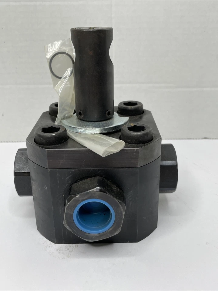 Válvula de bola de 3 vías DMIC BV3H-0750-SD 3/4" SAE diámetro en T dividido 180 acción, 6000 PSI  Foto 3 de 4