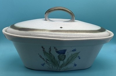 BUCHAN THISTLEWARE OVAL CASSEROLE & LID #276/40 SCOTLAND 1.25 QT / 6 CUP / 48 OZ