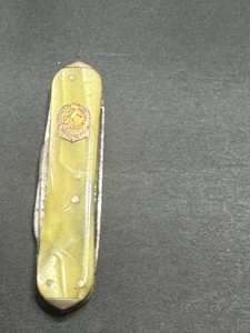 C-046 1960s Chrysler Master Tech Conference 4yr Member Gold & Pearl Pocketknife