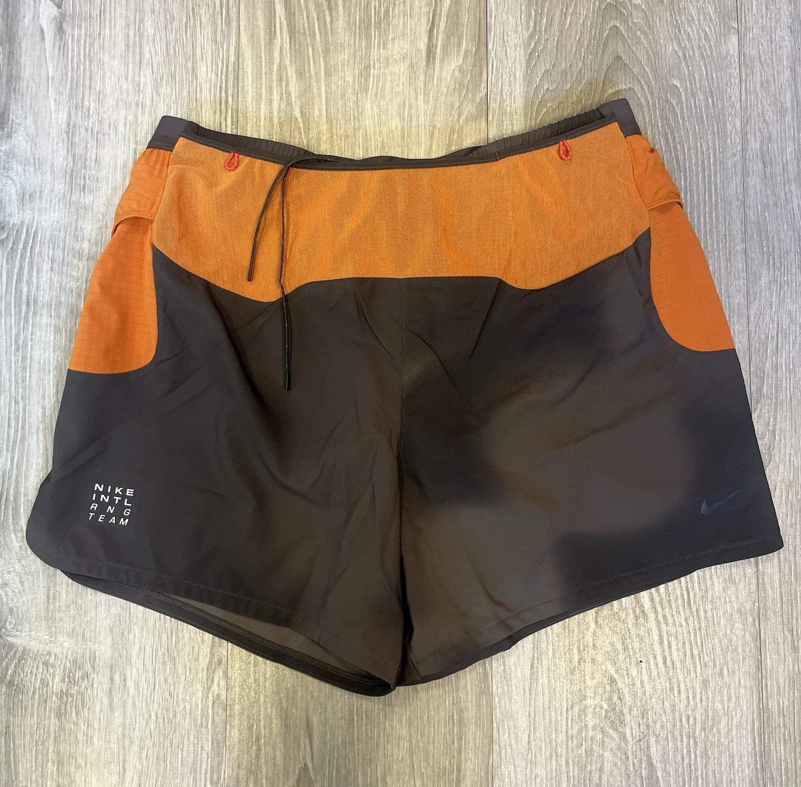 Nike Trail Second Sunrise ADV 12.5cm Running Shorts - L - Anthracite/Orange