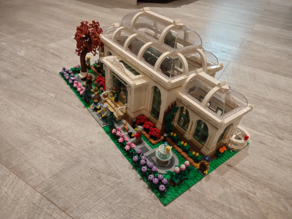 LEGO Ideas 21353 The Botanical Garden, photo 4 of 5