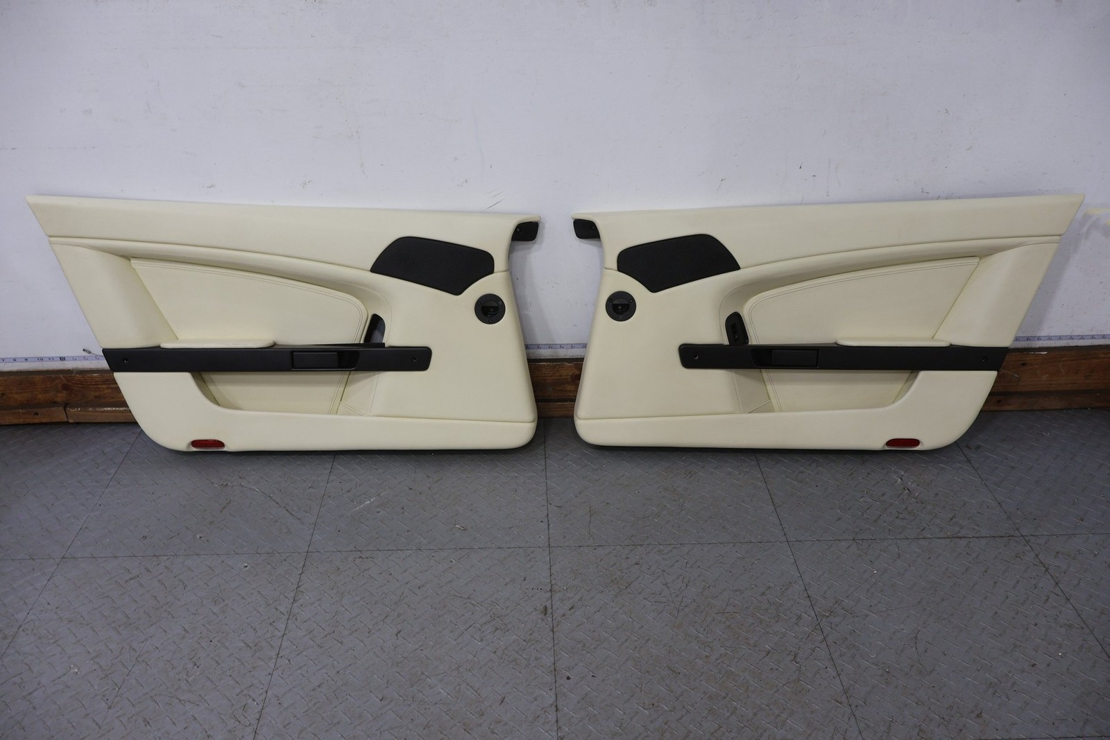 09 Aston Martin V8 Vantage Pair LH&RH Interior Door Trim Panels (Cream Truffle)