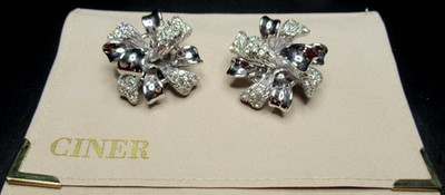 CINER Sparkling Ice Rhinestone Ribbon Flower Silver Tone Clip Earrings In Pouch!