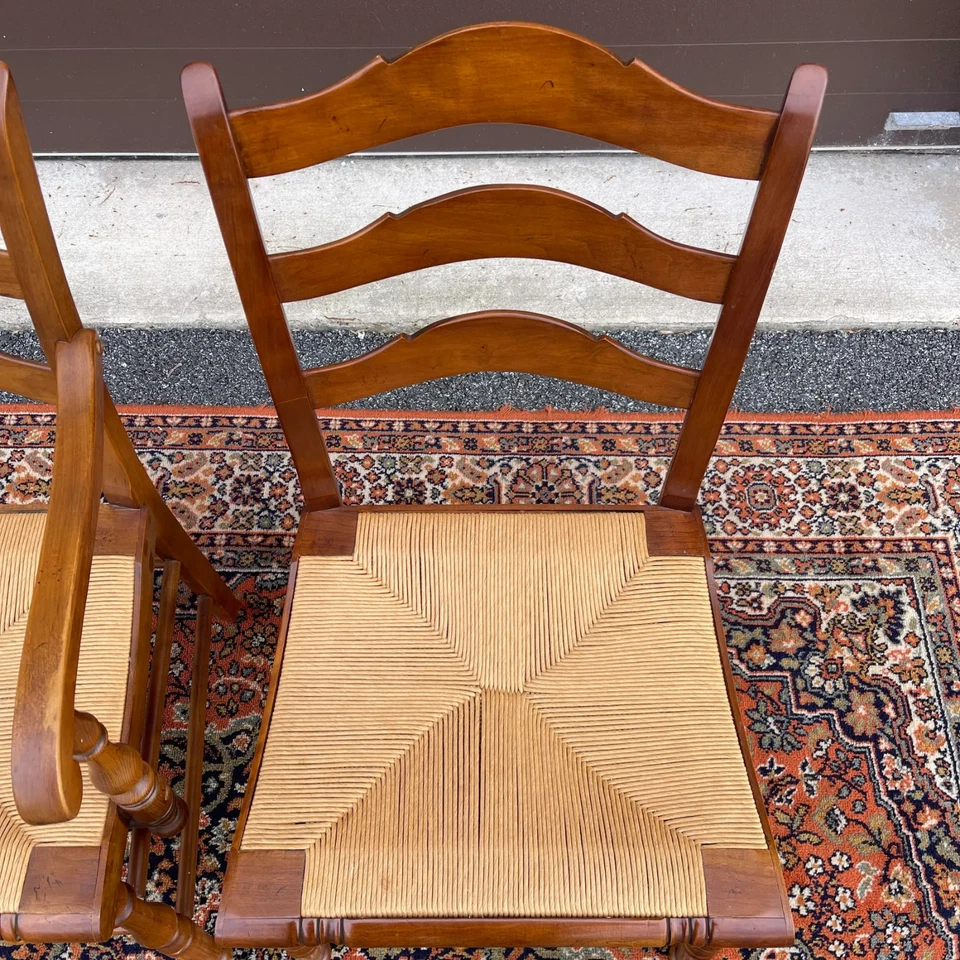 Par - Sillas de comedor Rush tradicionales con respaldo de escalera de cerezo Thomasville Bay Colony Foto 3 de 4