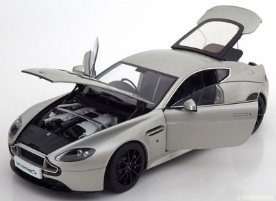 Aston Martin V12 Vantage S 2015 Silver Autoart 70251 1/18 RHD Metal Silber