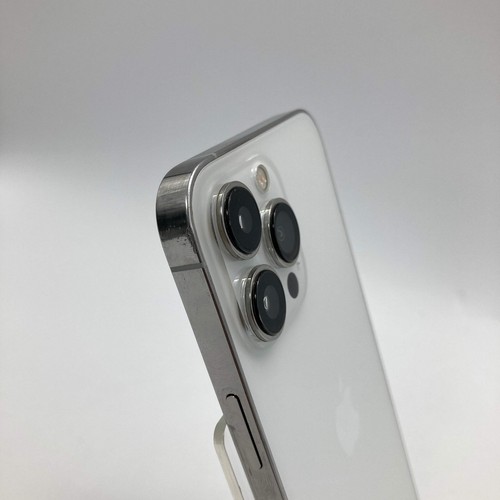 Apple iPhone 13 Pro Max 256 Go 18,2 argent MLKT3LL/A débloqué - Photo 8 sur 12