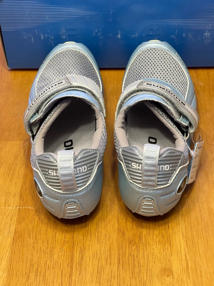 Parte inferior feminina Shimano SH TRO2W carbono, EUA 7, UE 40, 3 parafusos, azul/prata - Imagem 2 de 4