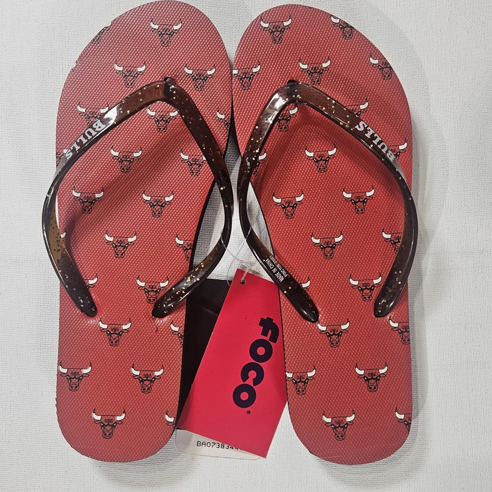 Sandalias chanclas FOCO Chicago Bulls para mujer pequeñas rojas negras con licencia del equipo de la NBA Foto 2 de 4