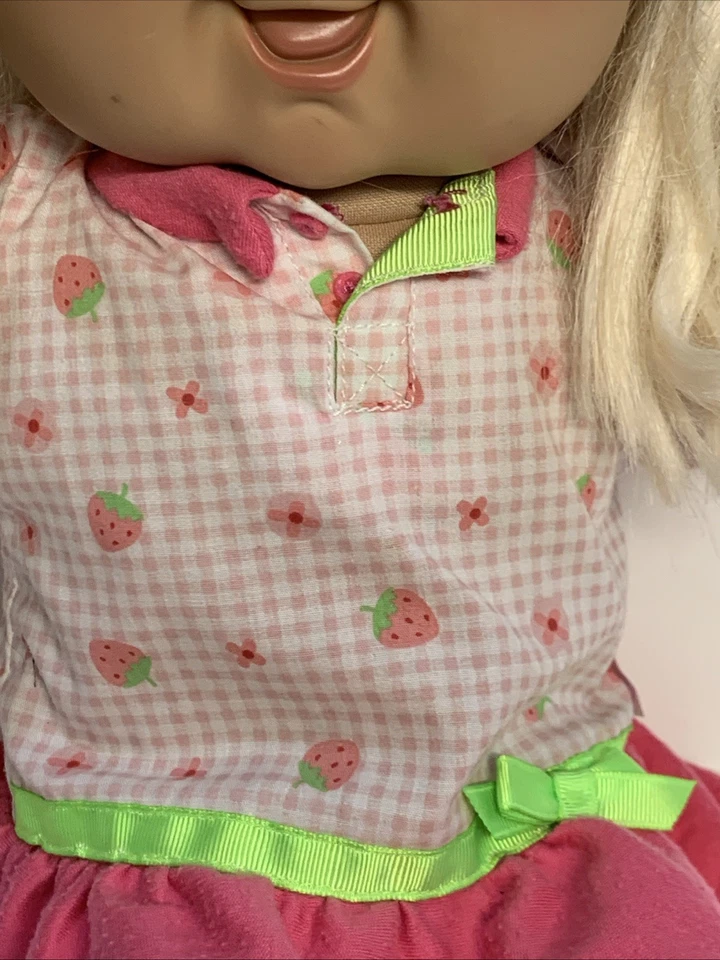 Muñeca Play Along Cabbage Patch Kid 2004 cabello rubio rizado seda de maíz ojos azules en muy buena condición Foto 3 de 4