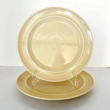 2 Metlox Colorstax SAND Dinner Plates 10.5" Poppytrail Vernon California Yellow