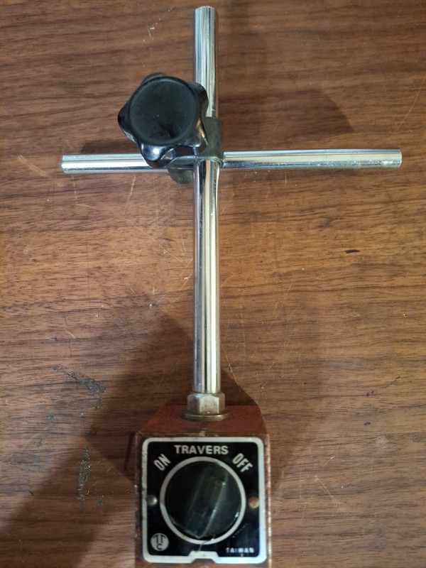 TRAVERS MAGNETIC BASE WITH ON/OFF SWITCH 9" TALL