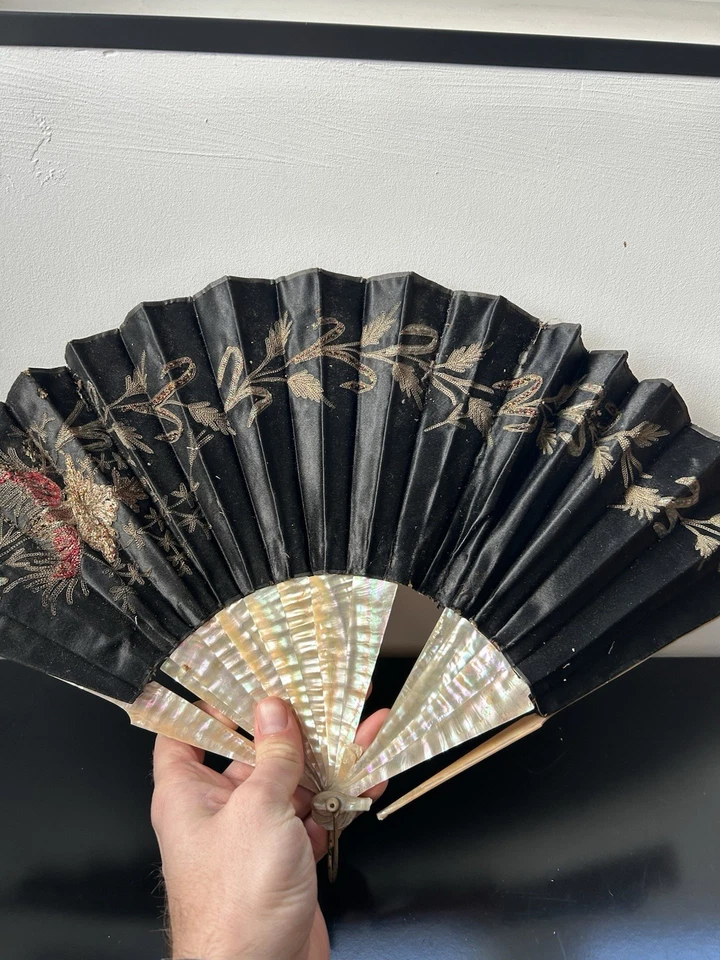 ÉVENTAIL ANCIEN NACRE ET BRODERIE HAND FAN - Photo 2/4
