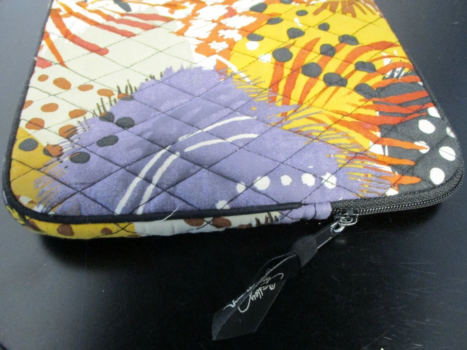 Vera Bradley 平板电脑套 10.5X8.5 英寸紫色拉链通用内衬棉混纺 — 第 2/4 张图片