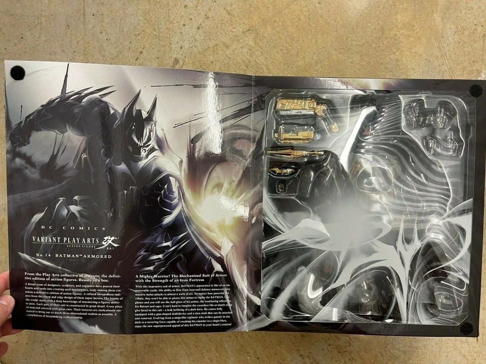 Square Enix - Play Arts Kai - DC Comics - Batman Variant (Armored Batman) No.14 - Image 3 of 4