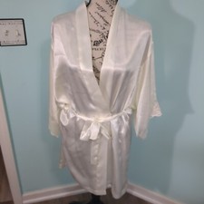 Val Mode Lingerie 1980's white bridal Robe Lace Embroidery Design small