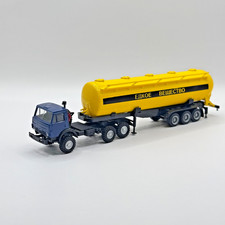 Camion KAMAZ con rimorchio cisterna "Sostanza corrosiva" - scala 1:87 H0