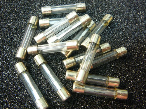BUSSMANN BK/AGC-12 32V 12A FAST ACTING FUSE 6.3mmX32mm ***NEW*** Qty.20 - 第 1/2 張圖片