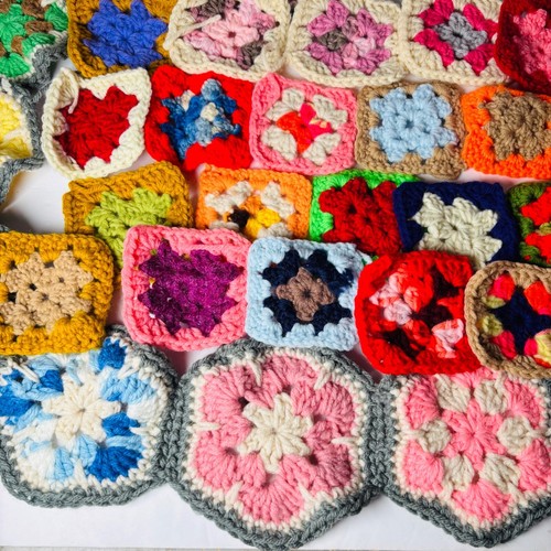 Juego de apliques cuadrados vintage 51 piezas de ganchillo hecho a mano de abuela floral multicolor - Imagen 5 de 12