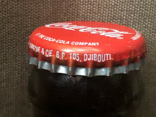 alte Coca Cola Flasche aus Dschibuti - arabisches und französisches Etikett - Bild 6 von 6
