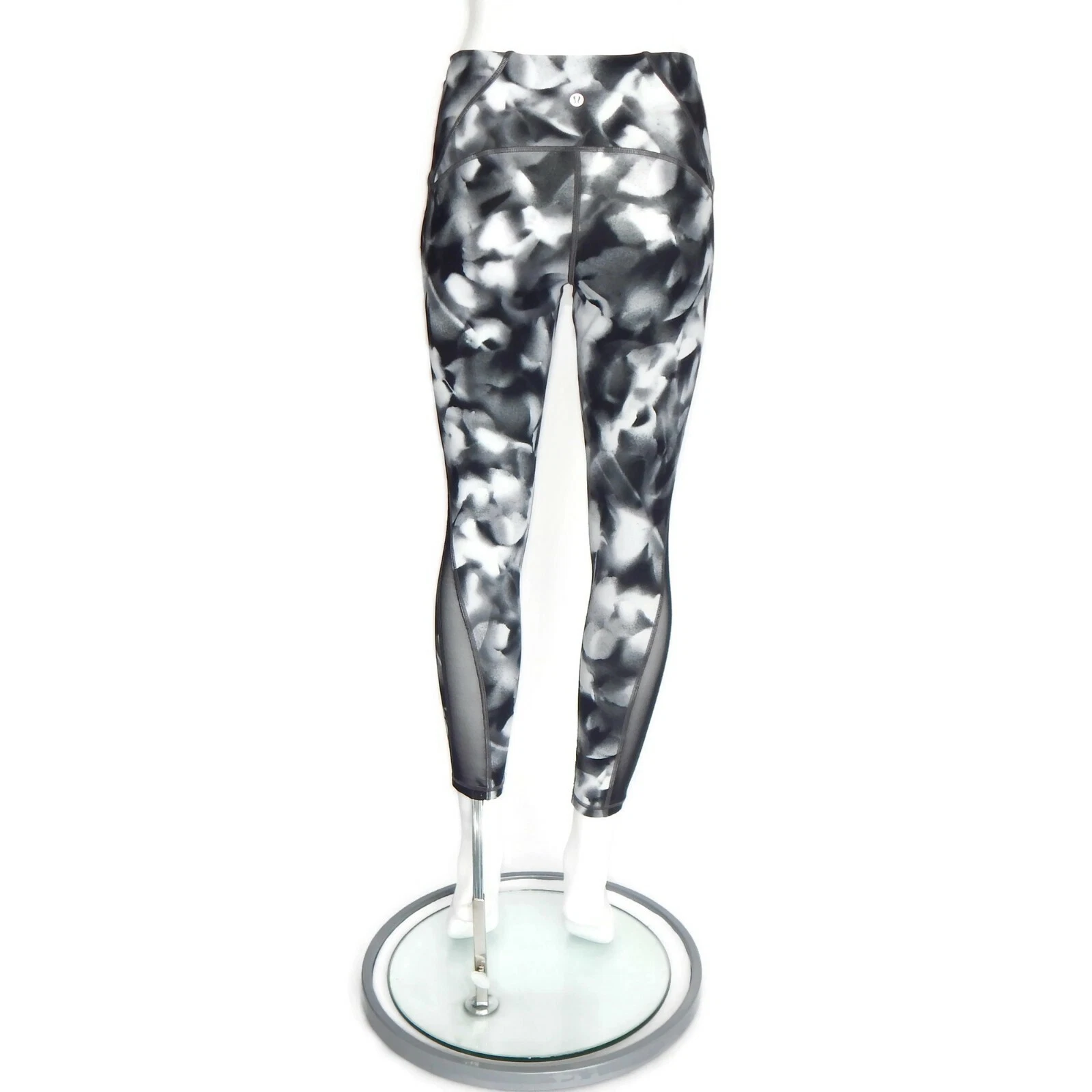 LULULEMON Gray Leaf Stencil Spray Paint Design Leggings size 8 - 542