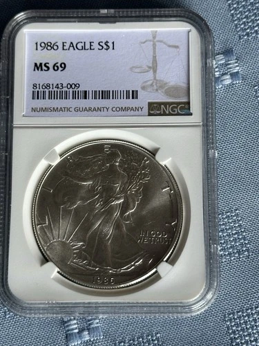 1986 MS69 NGC  American silver eagle .