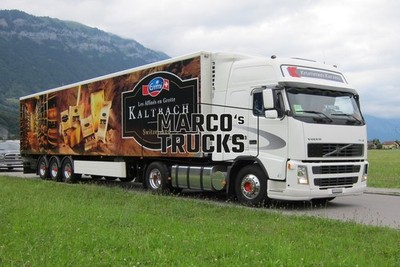 LKW Foto Volvo FH12 Kofferauflieger Schweiz weiß Krummen Kerzers Emmi Les #j7os