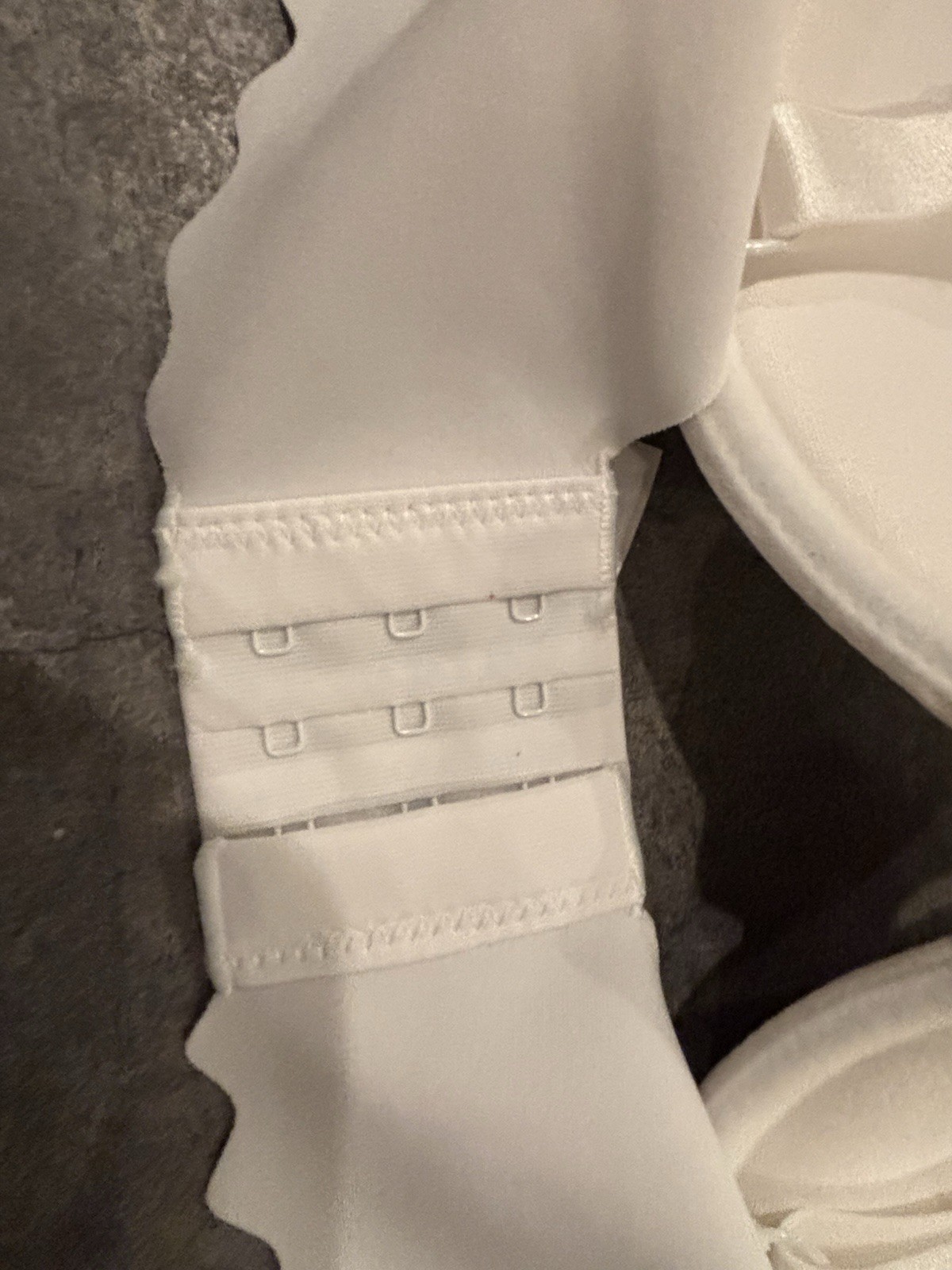 White MaidenForm Full Coverage UnderWire Bra Sz 3… - image 3