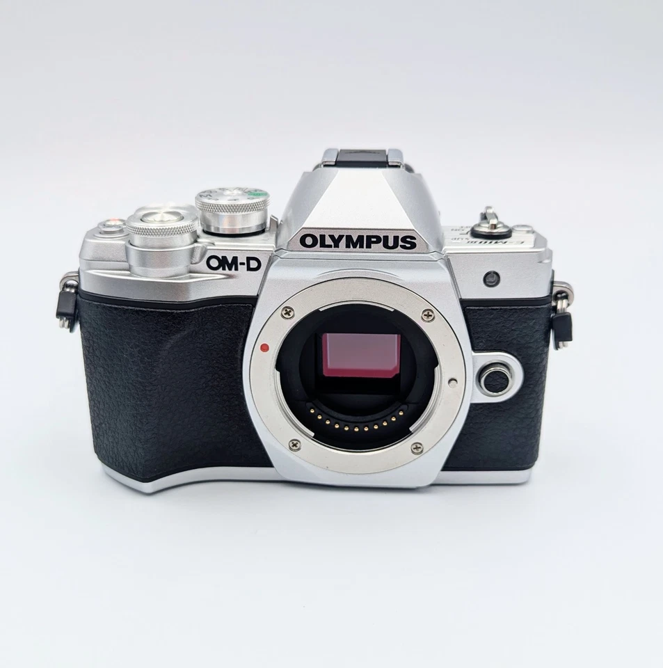 Olympus OM-D E-M 10 Mark lll 4K Mirrorless Digital Camera - Silver 613 Shots #01 - Image 2 of 4