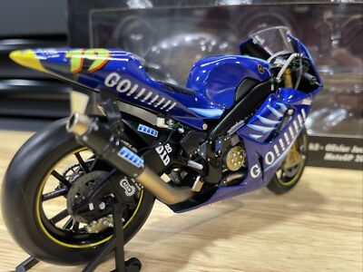 Minichamps 1/12 Scale 122 036319 - Yamaha YZR-M1 - O. Jacque