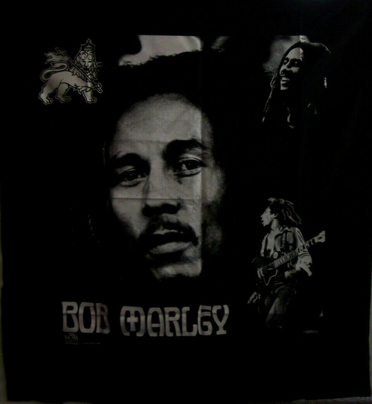 BOB MARLEY 1993 FACE AND PLAYING GUITAR WALL HANGING TAPESTRY