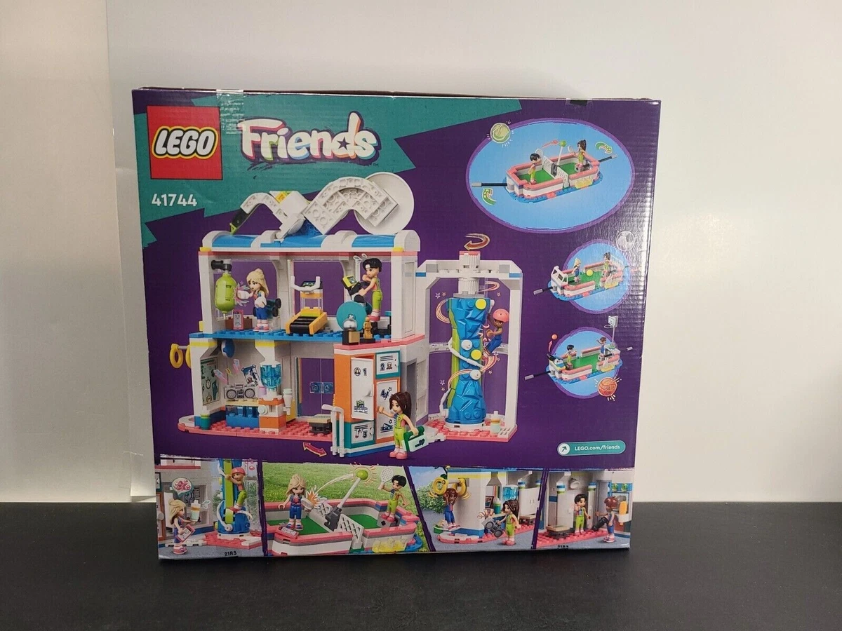 LEGO Friends Sports Center 41744 - Juego de juguetes de construcción,  divertido para niños y niñas a partir de 8 años, incluye juegos de fútbol