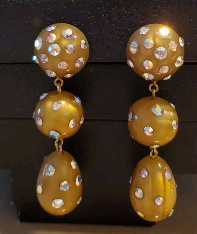 STUNNING 3" STATEMENT CLIP ON DANGLE EARRINGS, GO… - image 1