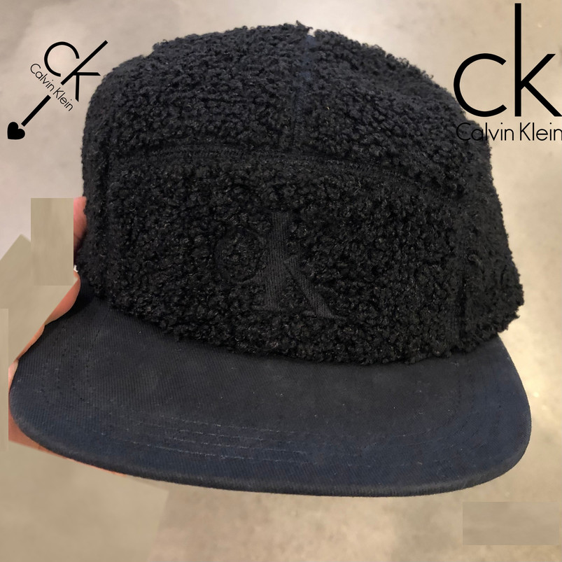 Calvin Klein Кепки унисекс из полиэстера черного цвета размер OS 4990₽