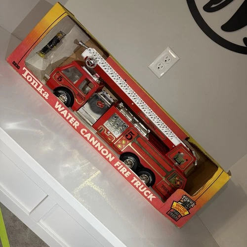 Tonka Fire Truck #5 Water Cannon 2230 Working Ladder USA