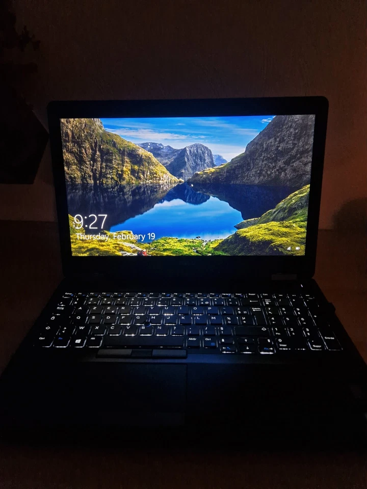 Dell Latitude E5570 · i5-6300U · 8GB · 223GB, photo 1 sur 5