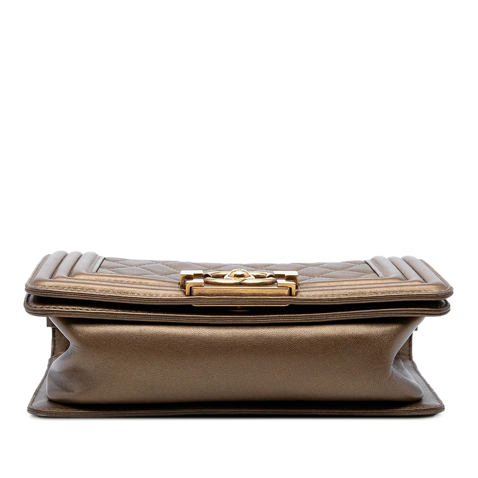 Autenticado Chanel Pequeño Acolchado Metálico Piel de becerro Niño Solapa Marrón Foto 3 de 4