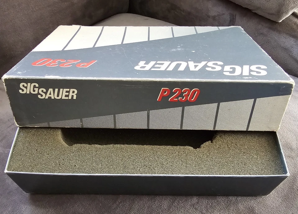Caja Sig Sauer P230 gris dos tonos vintage con inserto de espuma Foto 3 de 4