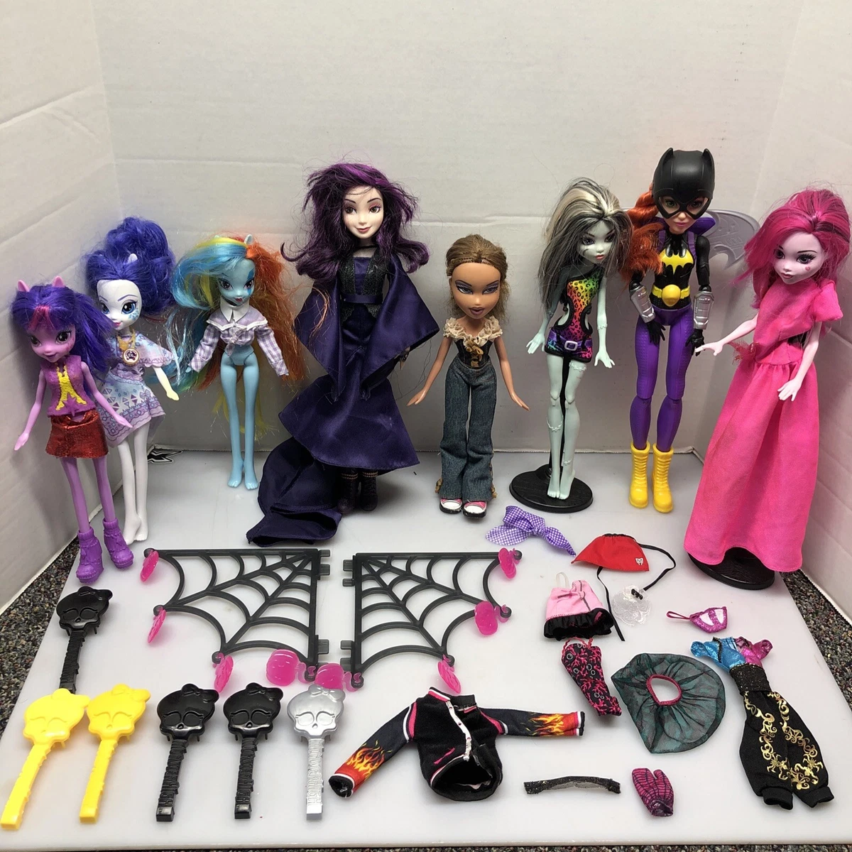 Disney, Monster High, Barbie, Bratz, Descendants Dolls Lot of 8